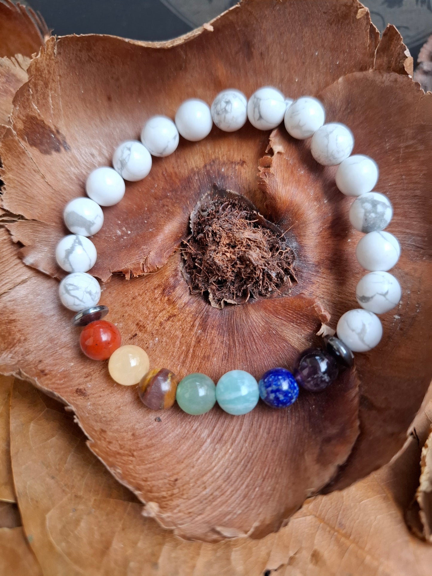 🌈🤍 Bracelet Howlite 7 Chakras – Équilibre global et paix intérieure