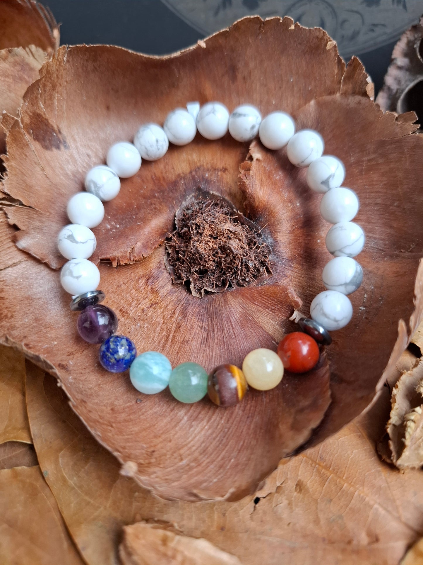 🌈🤍 Bracelet Howlite 7 Chakras – Équilibre global et paix intérieure
