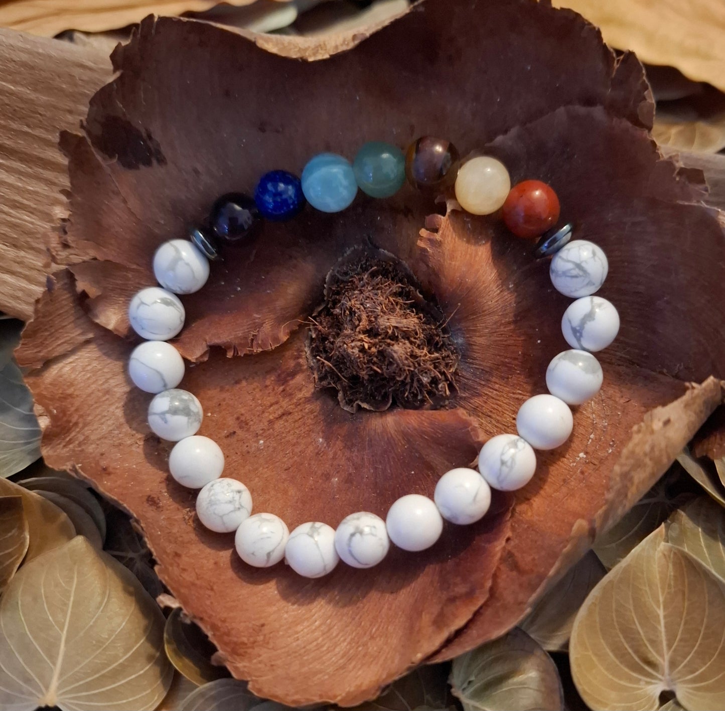 🌈🤍 Bracelet Howlite 7 Chakras – Équilibre global et paix intérieure
